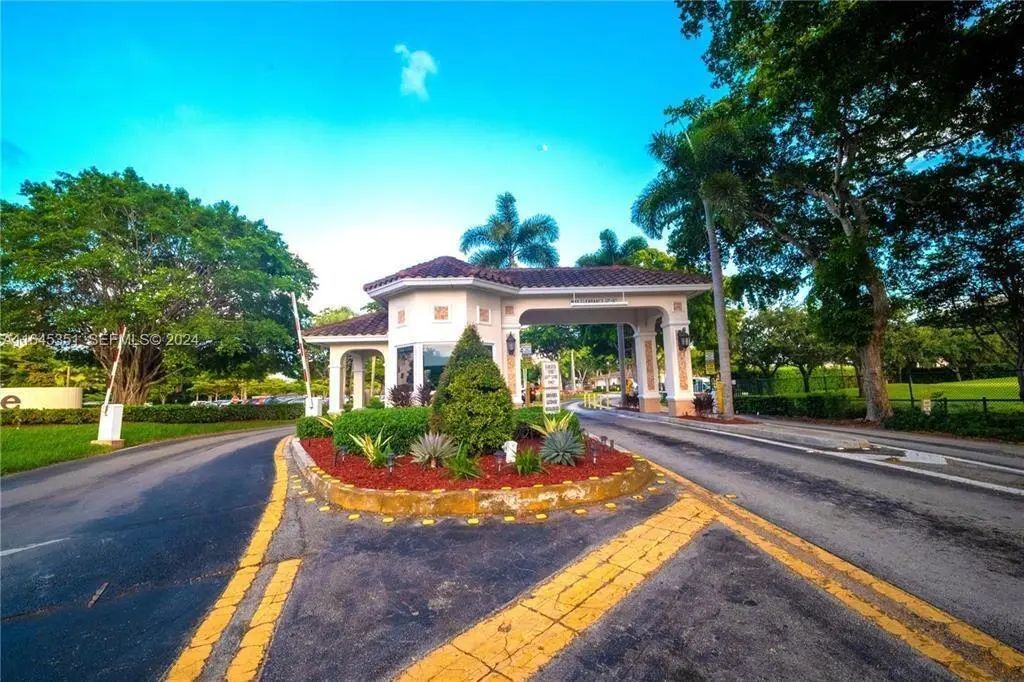 1300 Saint Charles Place #ph11, Pembroke Pines