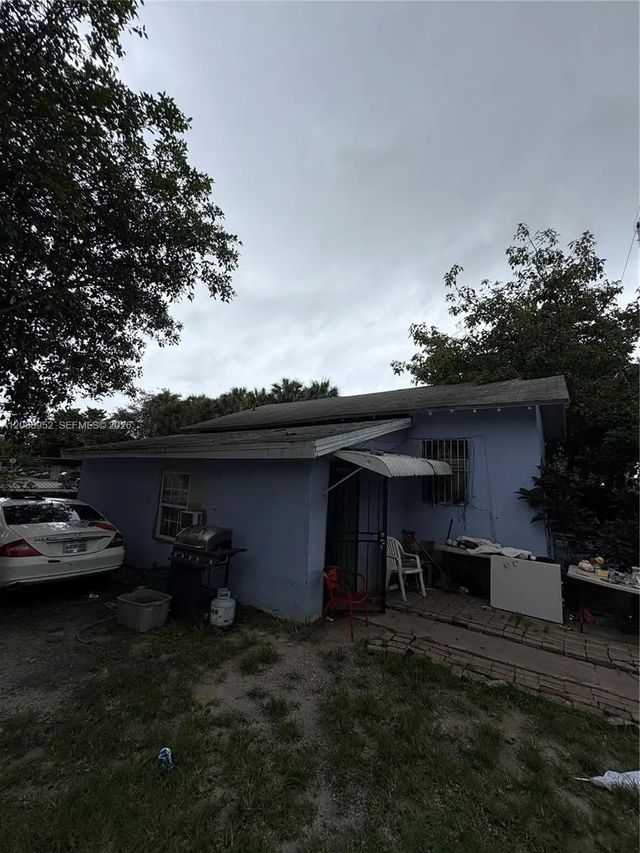 2 of 5 - 7822 Ne Miami Court, Miami, FL