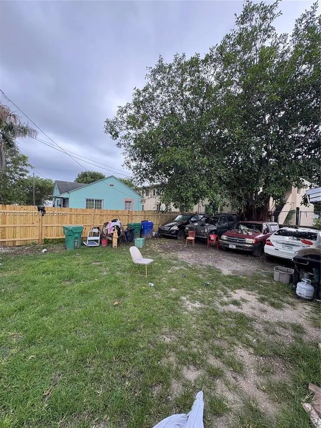4 of 5 - 7822 Ne Miami Court, Miami, FL