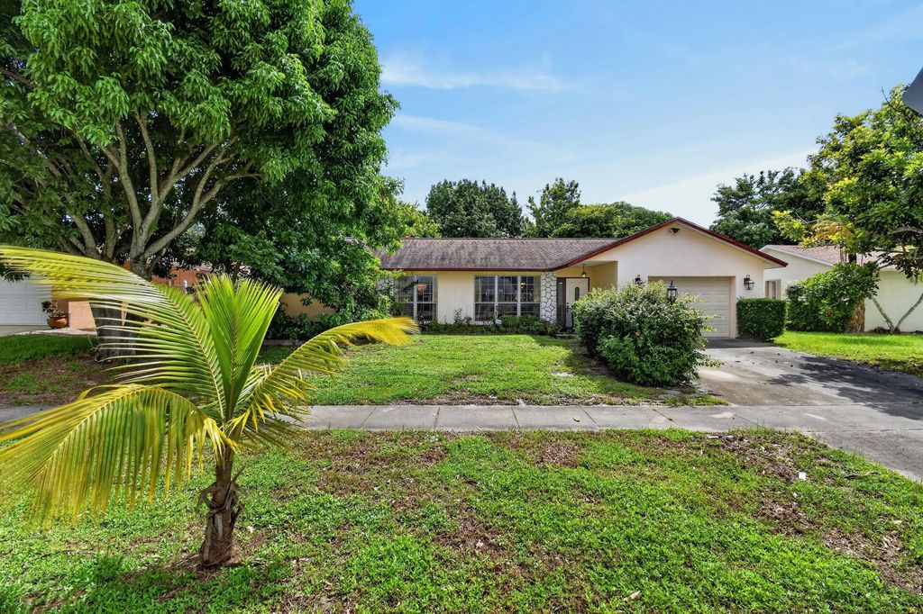 1102 Westchester  Drive E, West Palm Beach