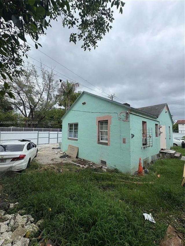 2 of 5 - 7812 Ne Miami Court, Miami, FL