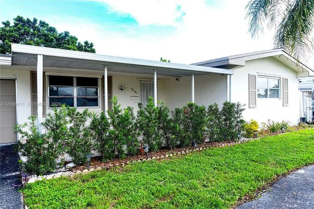 3 of 28 - 8481 Nw 11th Street, Pembroke Pines, FL