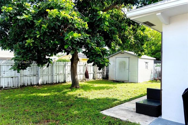 5 of 28 - 8481 Nw 11th Street, Pembroke Pines, FL