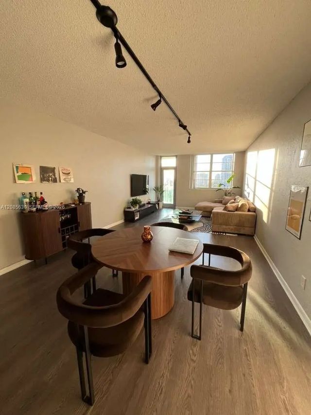 2 of 10 - 19390 Collins Avenue #1217, Sunny Isles Beach, FL