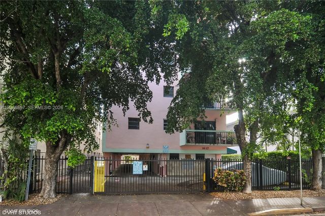 3 of 13 - 1617 Jefferson Avenue #404, Miami Beach, FL