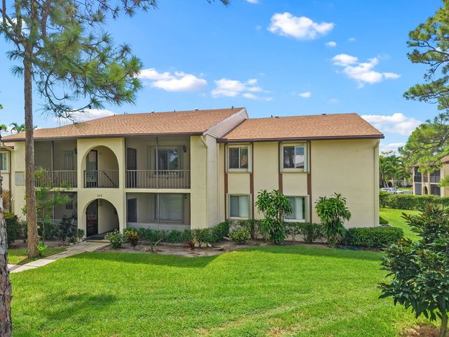 324 Knotty Pine Circle #b-2, Greenacres