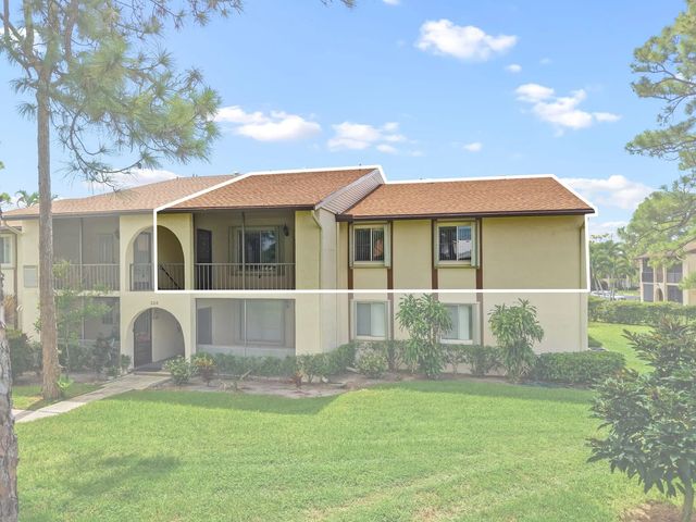 2 of 29 - 324 Knotty Pine Circle #b-2, Greenacres, FL