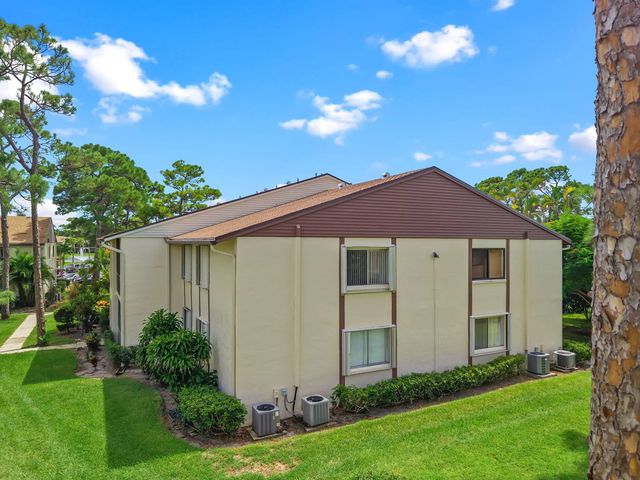 4 of 29 - 324 Knotty Pine Circle #b-2, Greenacres, FL
