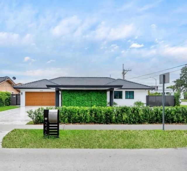 2410 Sw 99th Avenue, Miami