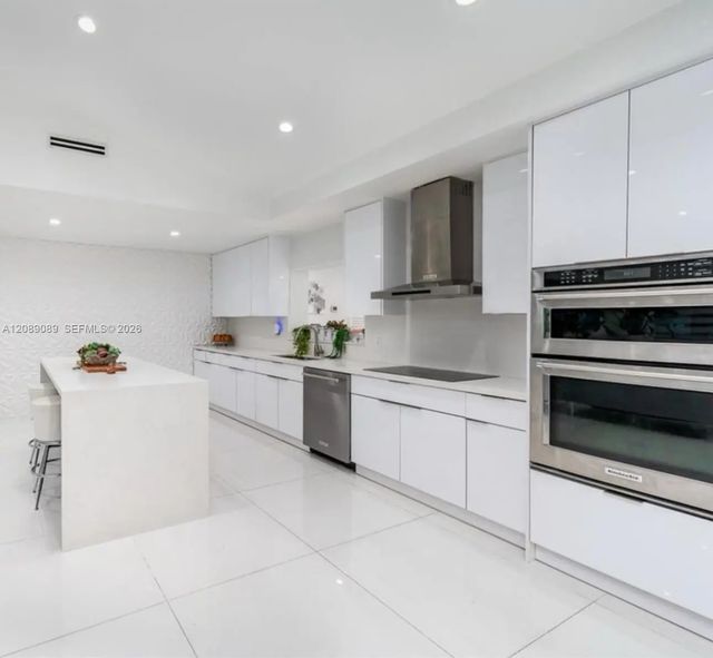 5 of 12 - 2410 Sw 99th Avenue, Miami, FL
