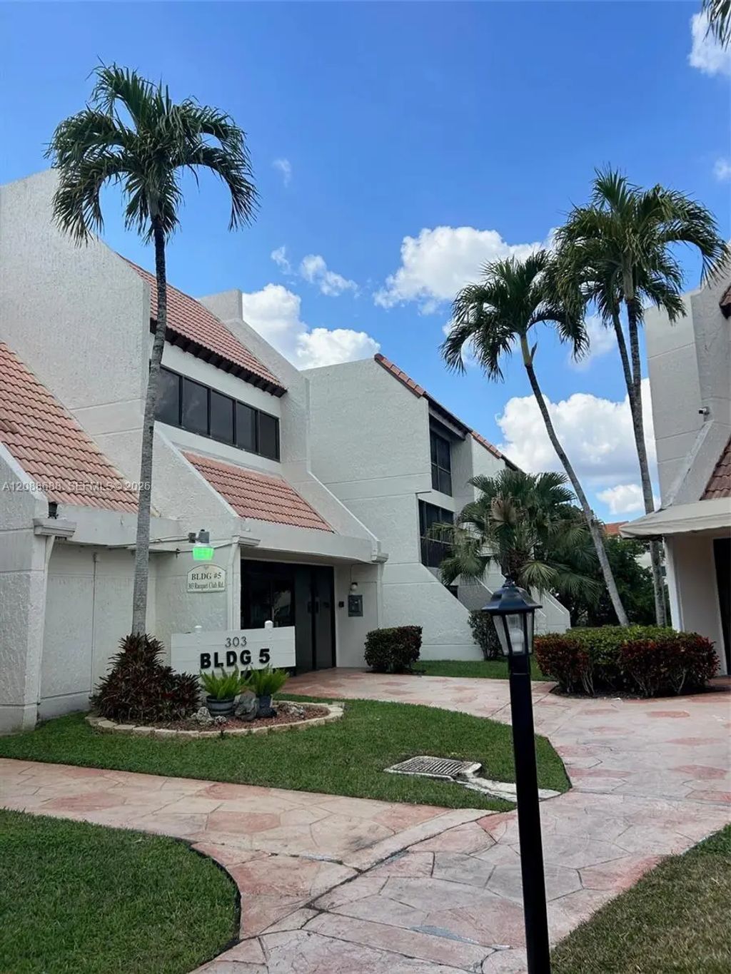 303 Racquet Club Road #311, Weston