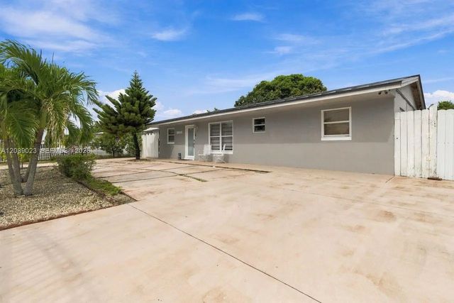 2 of 55 - 20505 Nw 45th Avenue, Miami Gardens, FL