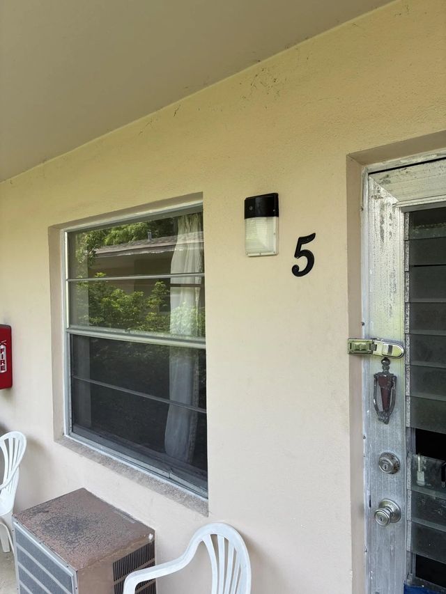 3 of 8 - 1746 3rd Avenue N #5, Lake Worth, FL
