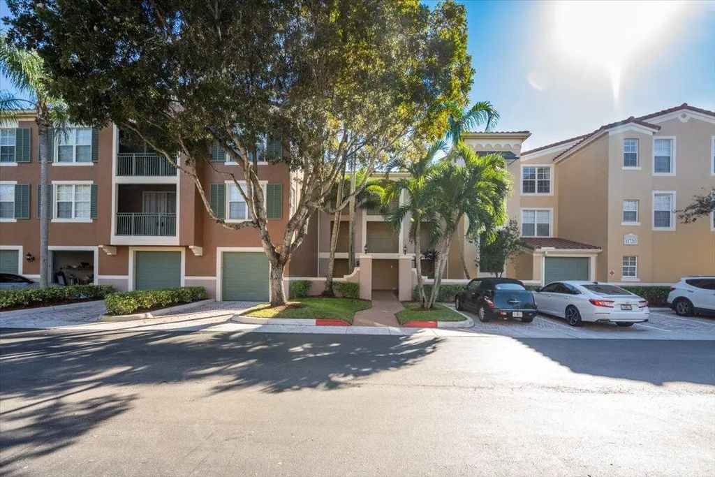 11720 Saint Andrews Place #107, Wellington