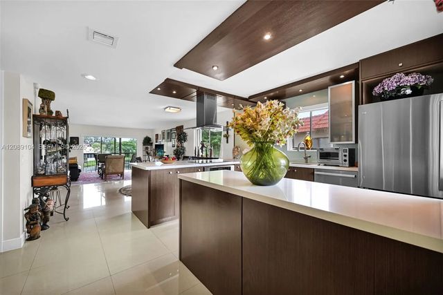374 Lakeview Drive #204, Weston