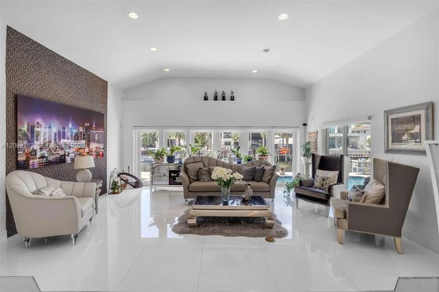 3 of 8 - 3364 Ne 167th Street, North Miami Beach, FL