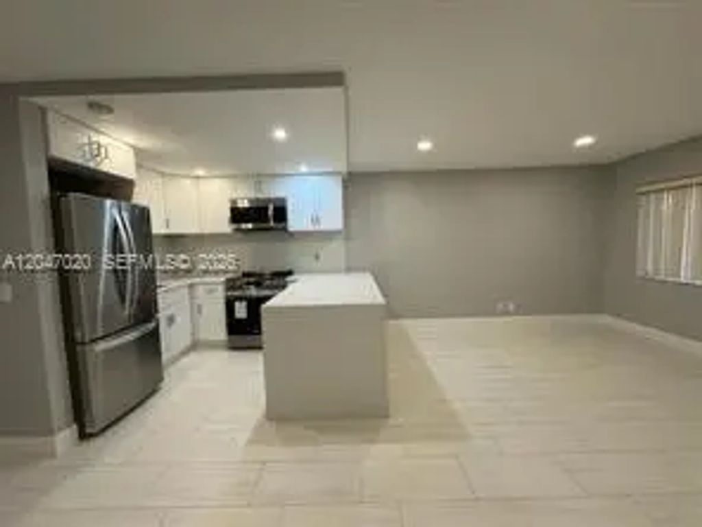 500 Village Green Circle W #215, Palm Springs