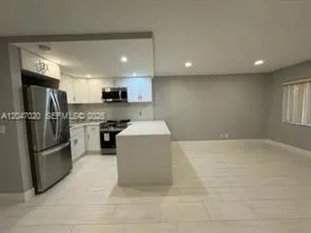 500 Village Green Circle W #215, Palm Springs