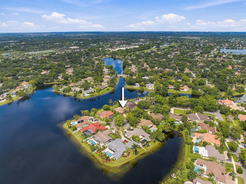 11713 Spinnaker Way, Cooper City