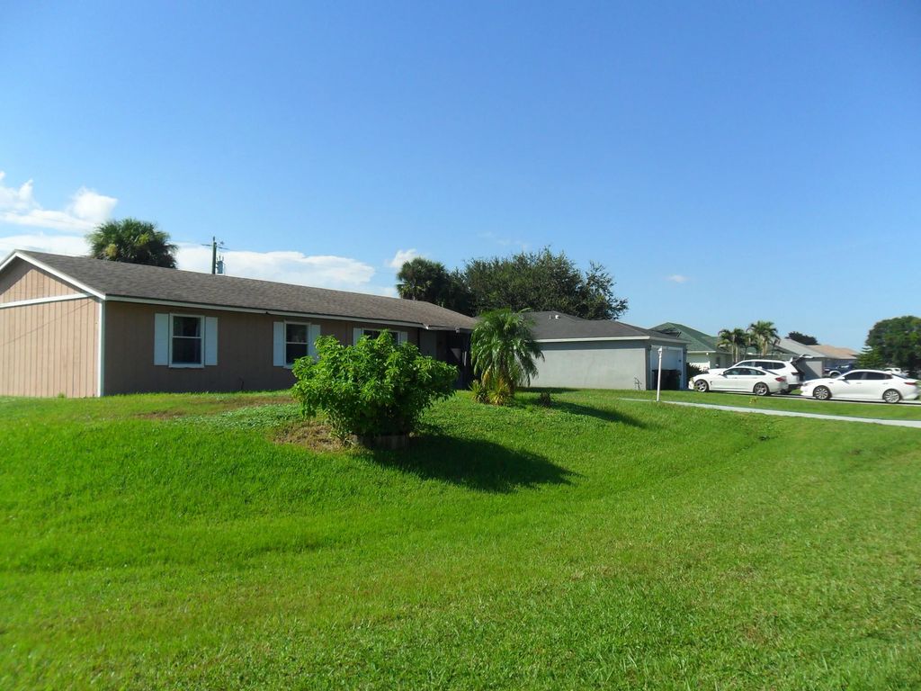 2574 Sw Deckard Street, Port St. Lucie