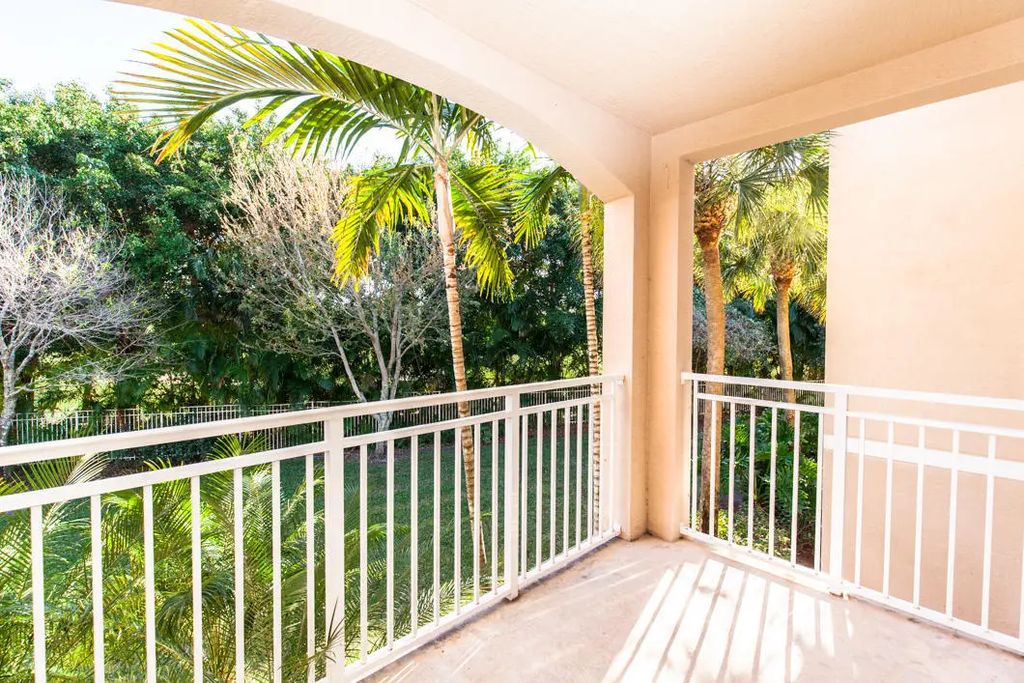 6492 Emerald Dunes Drive #205, West Palm Beach
