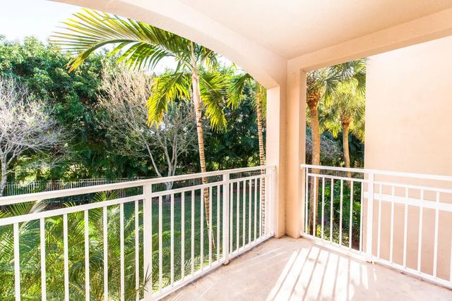6492 Emerald Dunes Drive #205, West Palm Beach