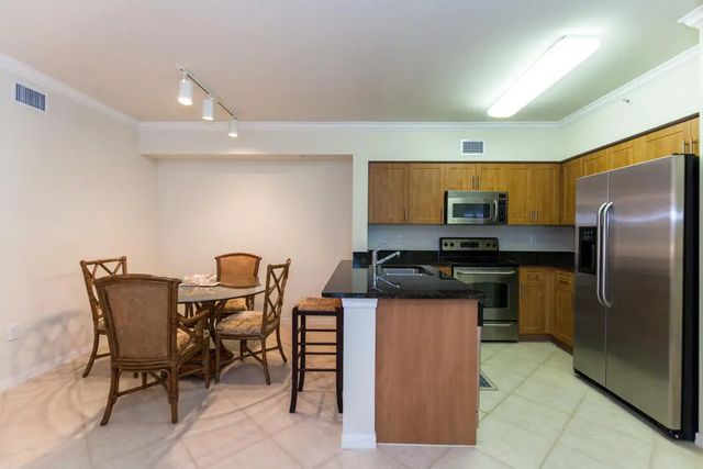 5 of 23 - 6492 Emerald Dunes Drive #205, West Palm Beach, FL