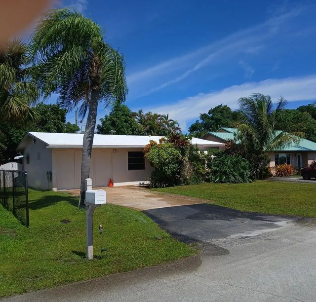 1075 James Road, Lantana