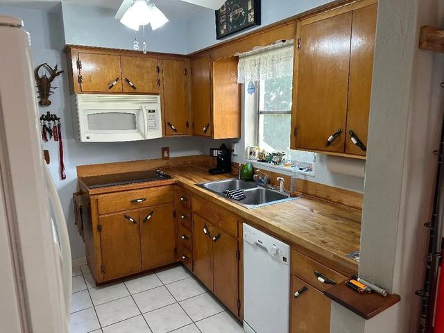 5 of 13 - 1075 James Road, Lantana, FL