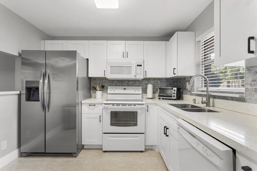 9700 Sunrise Lakes Boulevard #101, Sunrise