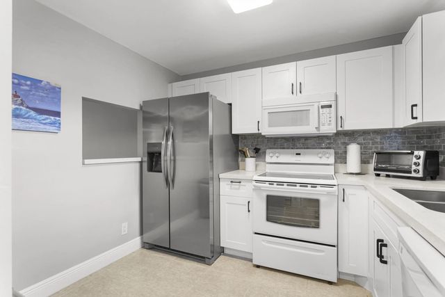 2 of 13 - 9700 Sunrise Lakes Boulevard #101, Sunrise, FL