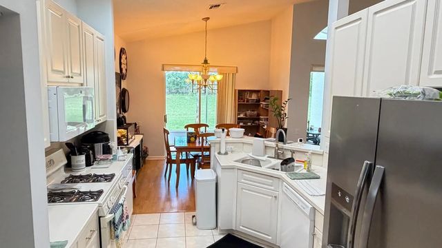 5 of 14 - 432 Nw Sunview Way, Port St. Lucie, FL