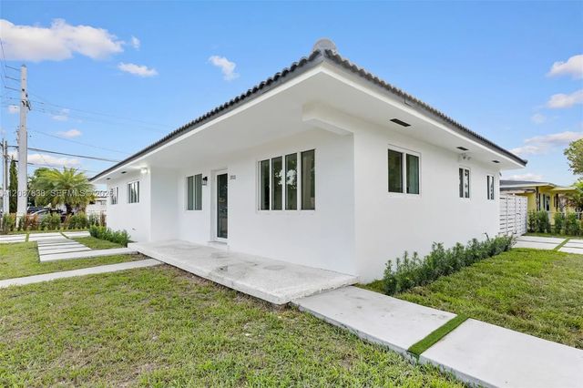 3 of 19 - 3900 Sw 67th Avenue, Miami, FL