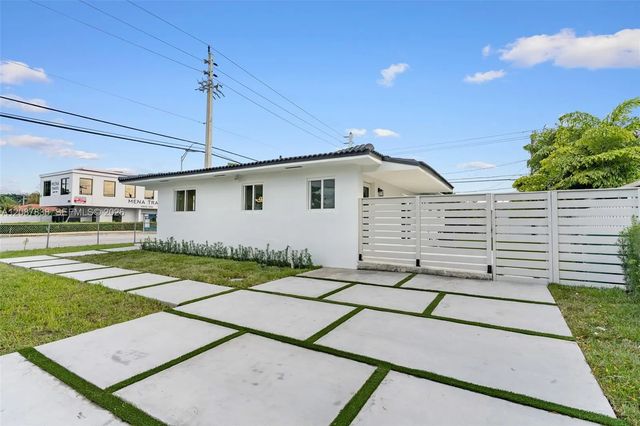 4 of 19 - 3900 Sw 67th Avenue, Miami, FL