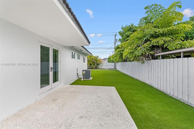 5 of 19 - 3900 Sw 67th Avenue, Miami, FL