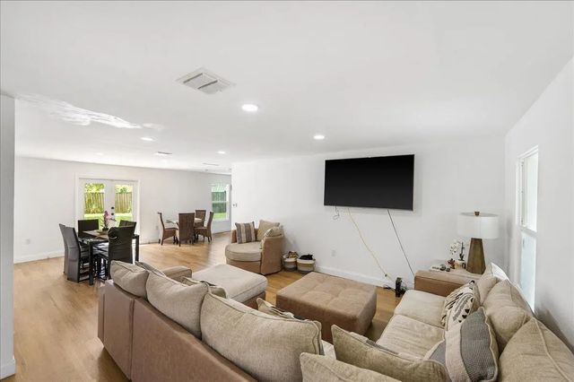 4 of 20 - 300 Sw Prima Vista Boulevard, Port St. Lucie, FL