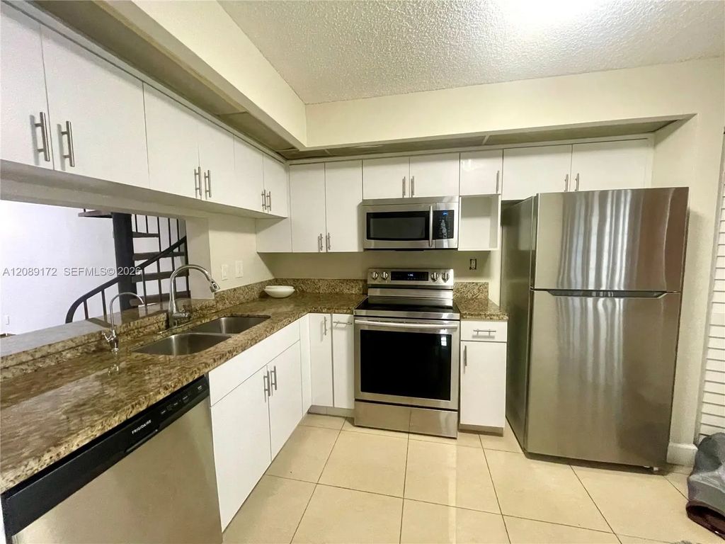 13063 Sw 88th Terrace S #201-b, Miami