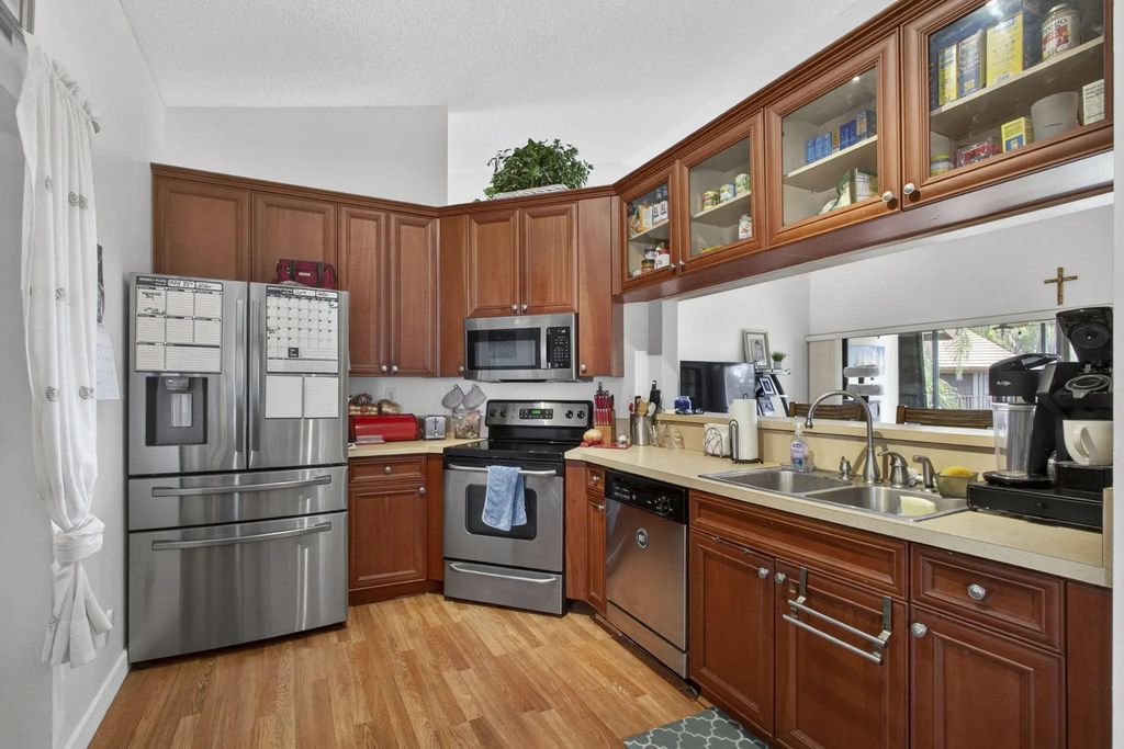 12644 Shoreline Drive #8f, Wellington