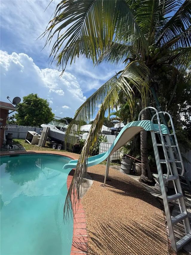 4 of 18 - 16111 Sw 98th Avenue, Miami, FL