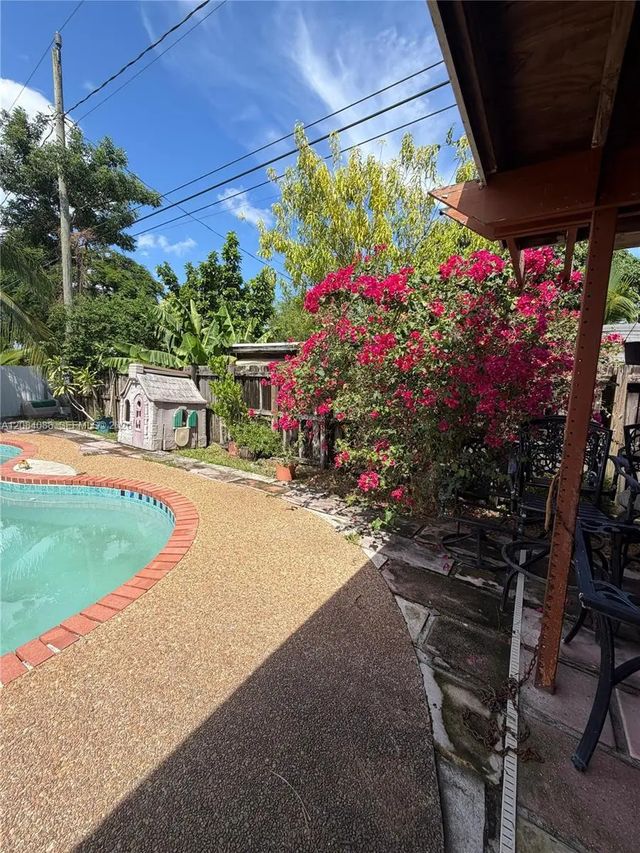 5 of 18 - 16111 Sw 98th Avenue, Miami, FL
