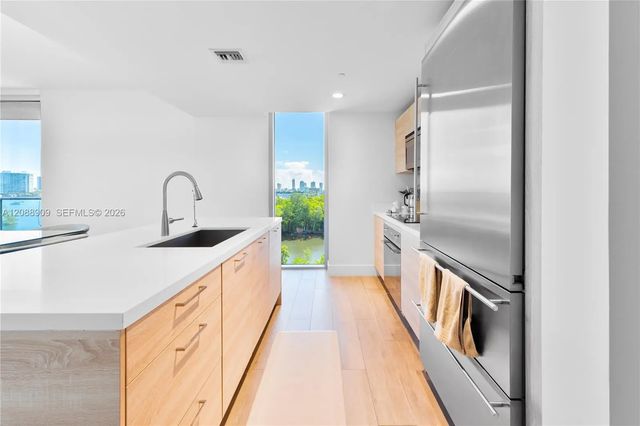 2 of 31 - 16385 Biscayne Boulevard #707, North Miami Beach, FL