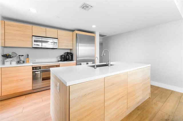 3 of 31 - 16385 Biscayne Boulevard #707, North Miami Beach, FL