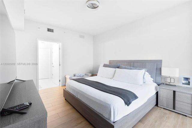 5 of 31 - 16385 Biscayne Boulevard #707, North Miami Beach, FL