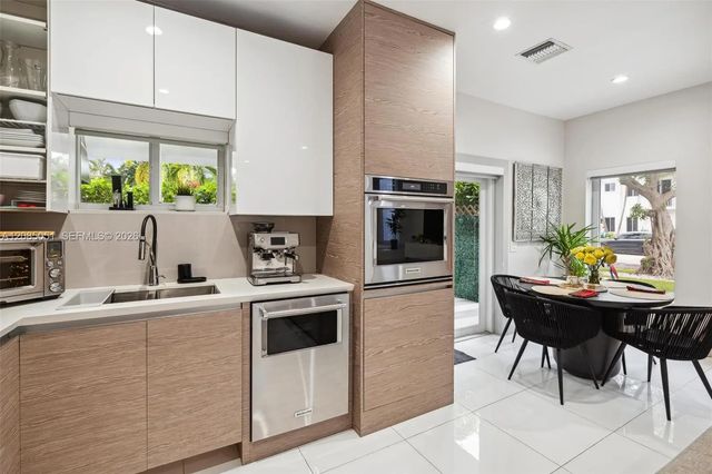 3 of 29 - 2615 Ne 213th Street, Miami, FL