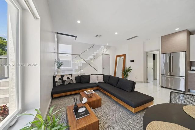 4 of 29 - 2615 Ne 213th Street, Miami, FL