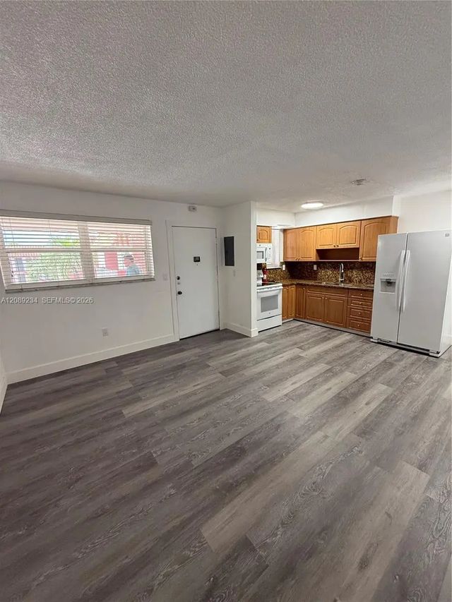 3 of 16 - 2385 Nw 11th Street #c31, Miami, FL