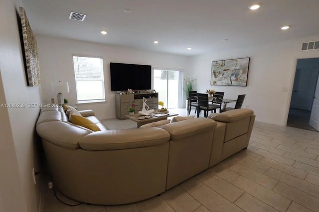 5 of 14 - 702 Sw Aster Road, Port St. Lucie, FL