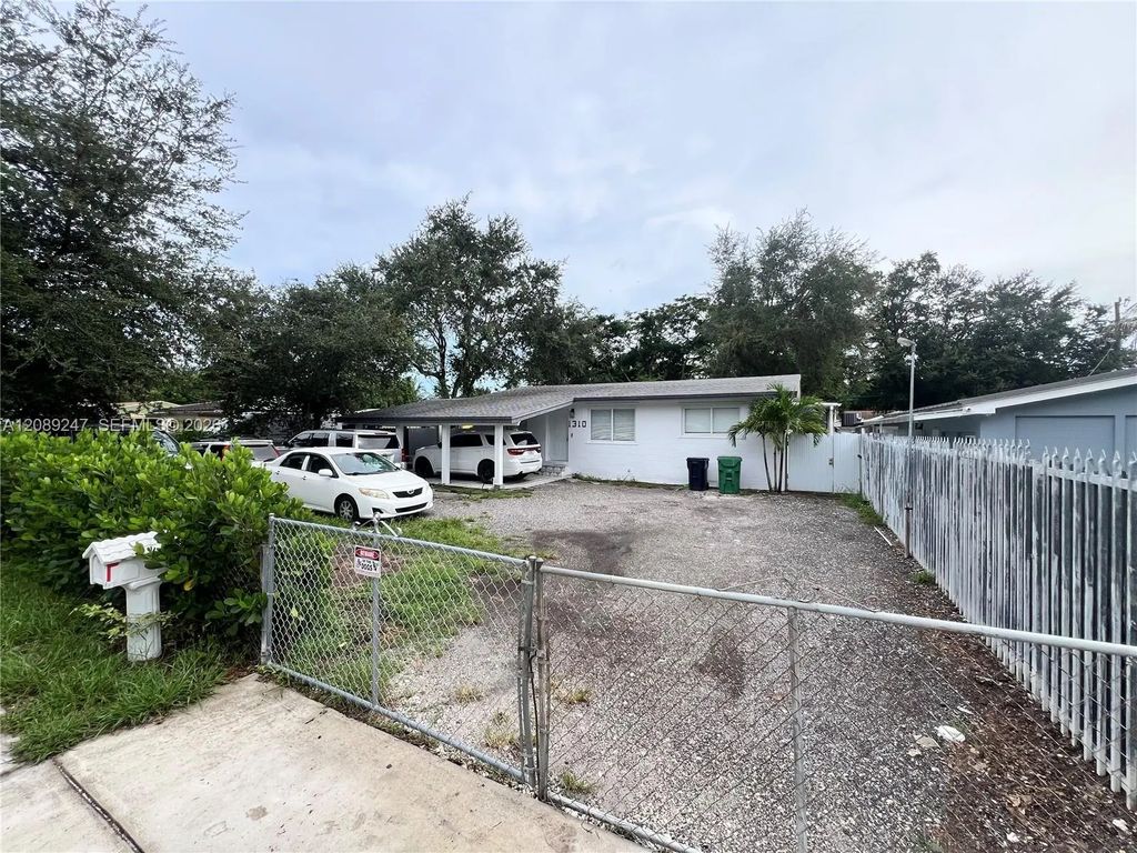 1310 Sharar Avenue, Opa-Locka