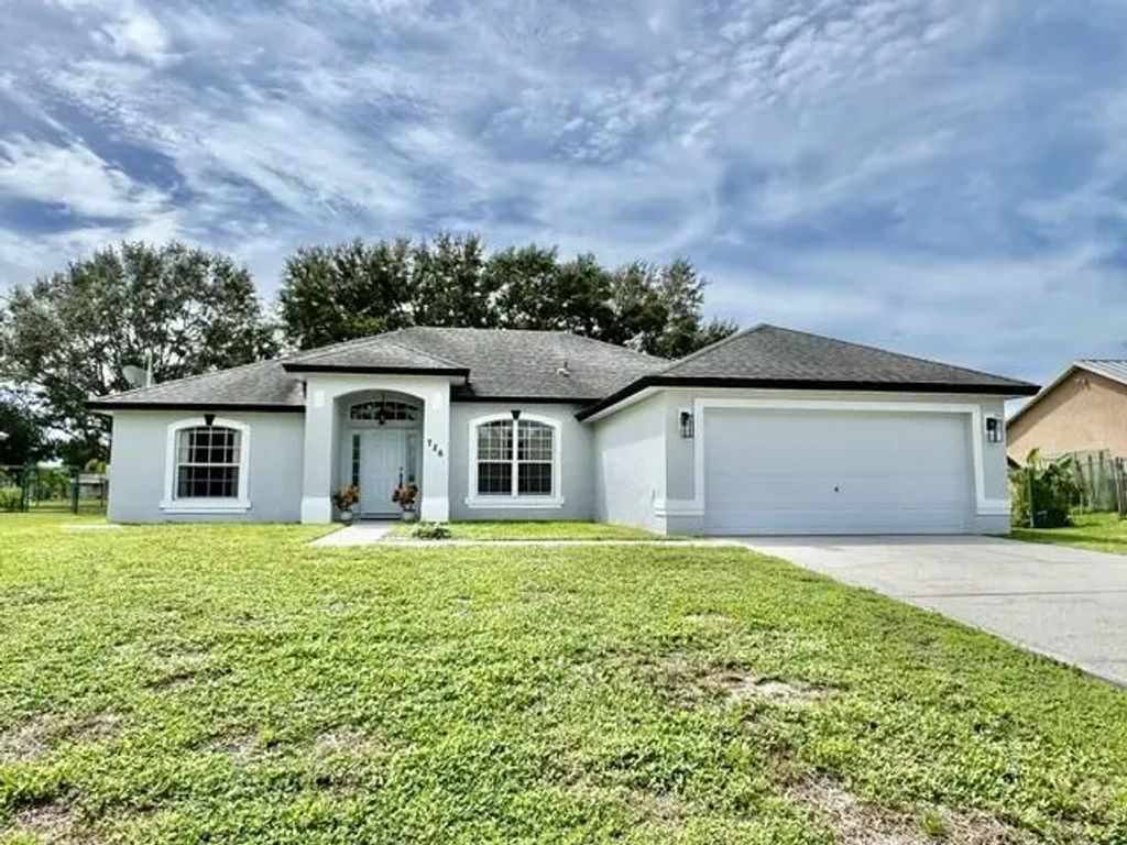 726 Sw College Park Road, Port St. Lucie