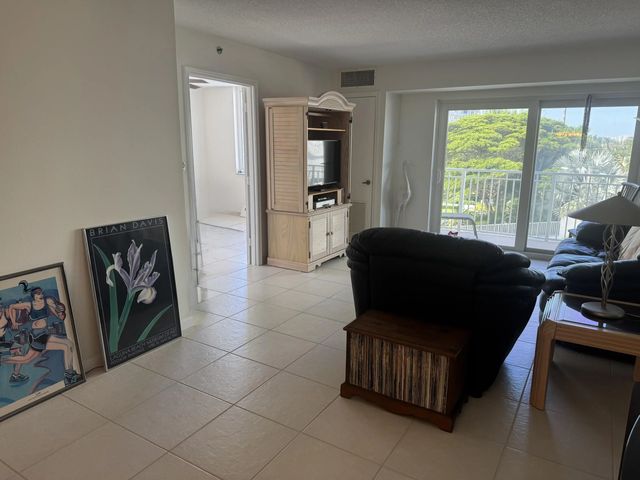 4 of 36 - 3215 S Ocean Boulevard S #202, Highland Beach, FL